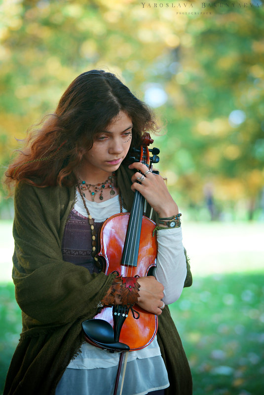девушка и скрипка - Ярослава Бакуняева