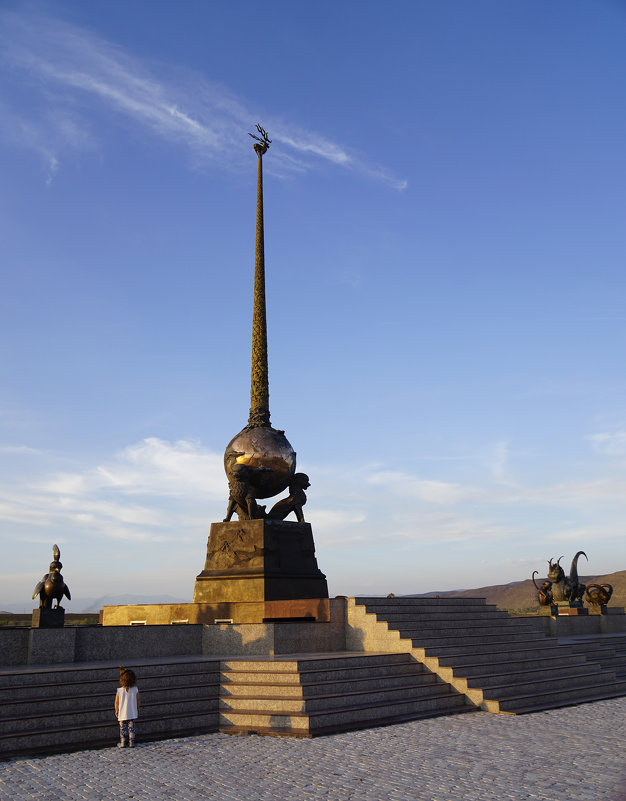 Кызыл. Тыва. Монумент Центр Азии - Любовь Изоткина