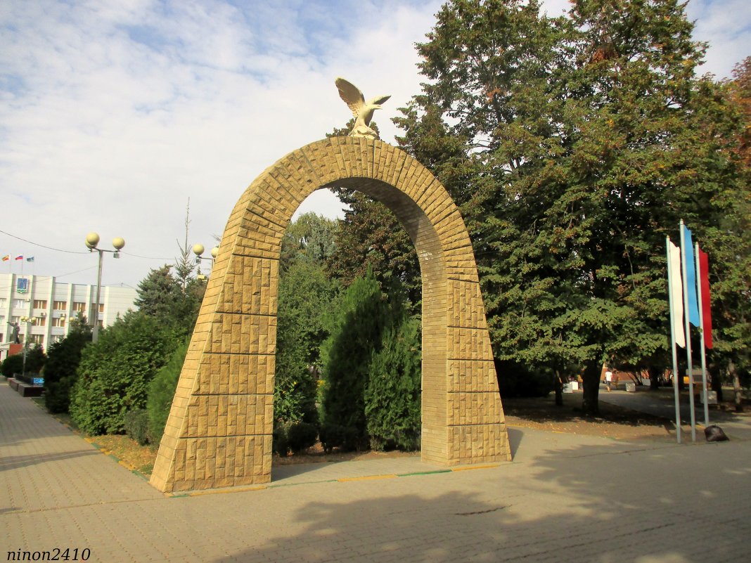 Батайск. Памятник городскому гербу - Нина Бутко