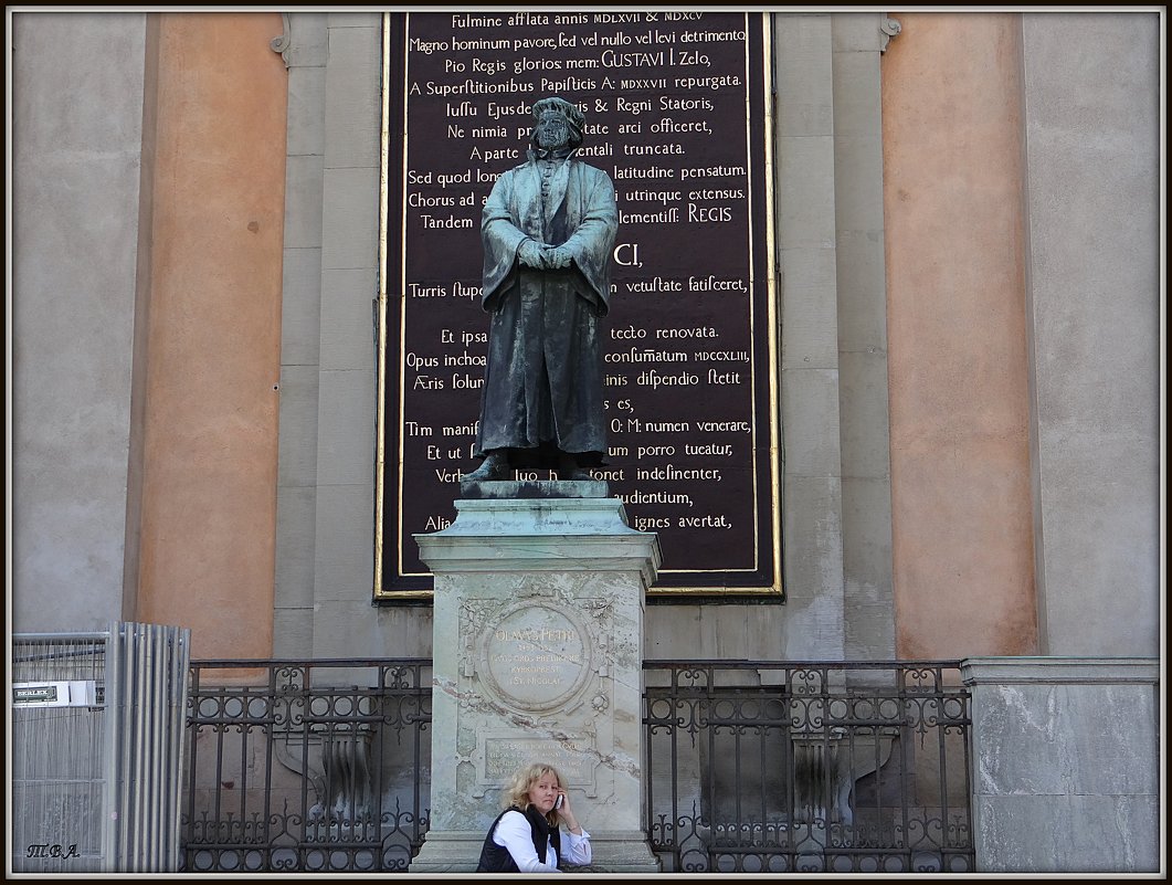 Памятник Олаусу Петри у Кафедрального собора - Вера 