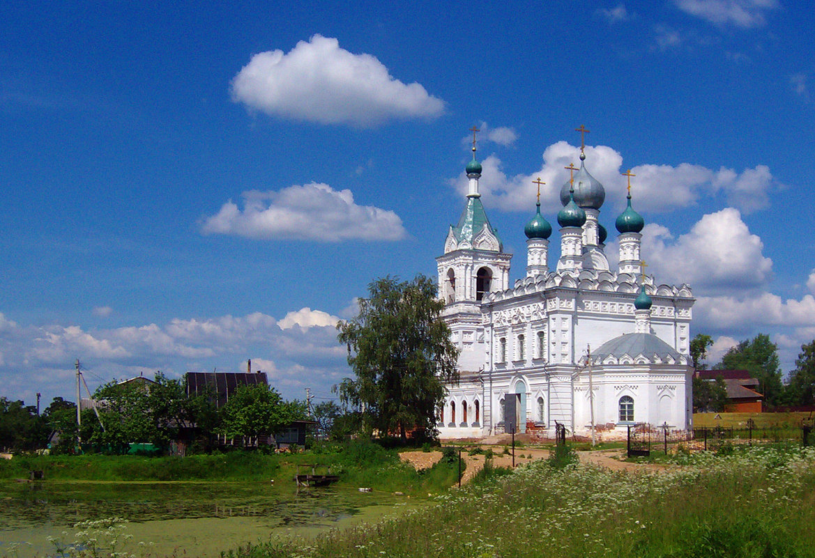 Храм в Жестылево зимой