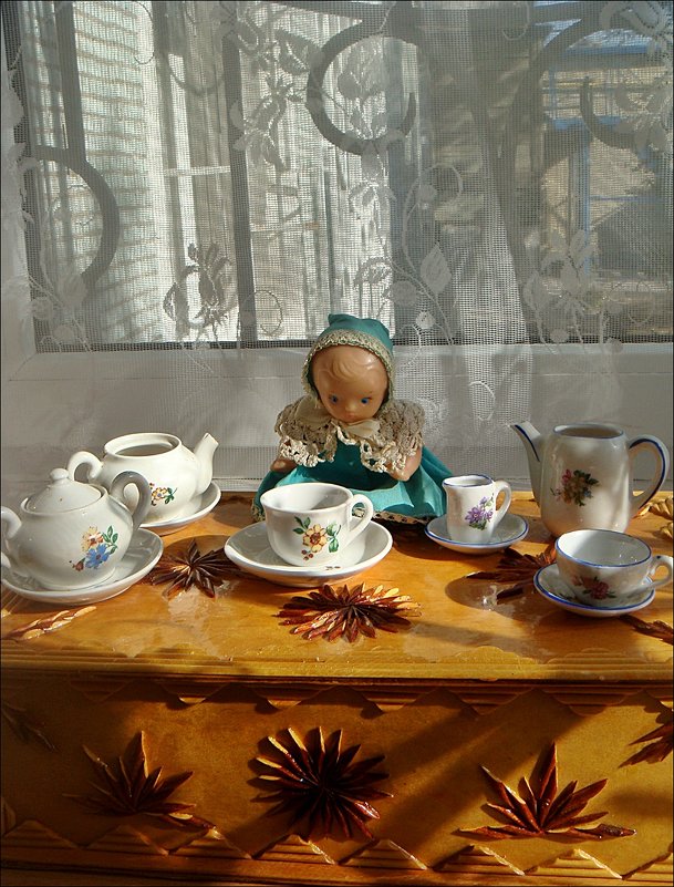 С кукольной посудкой 50-х и 60-х годов - Нина Корешкова