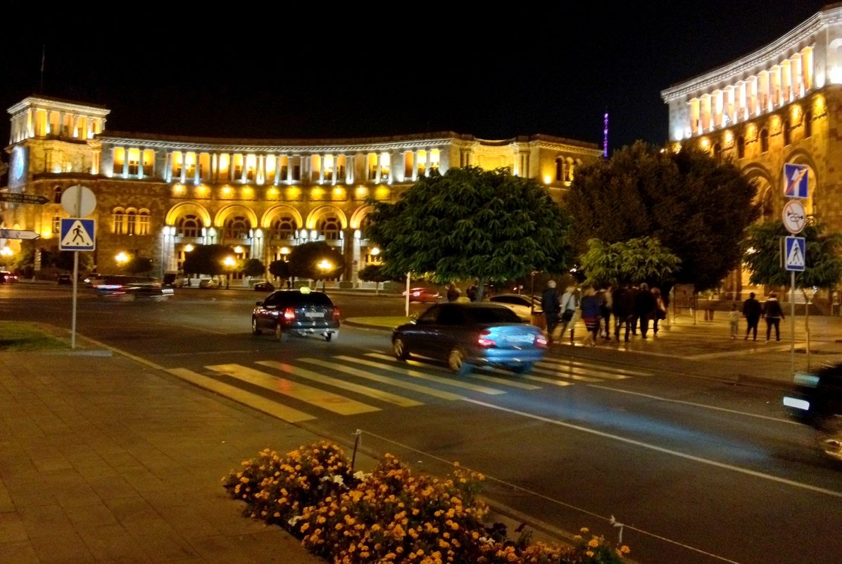 Ереван. Площадь Республики - Tata Wolf