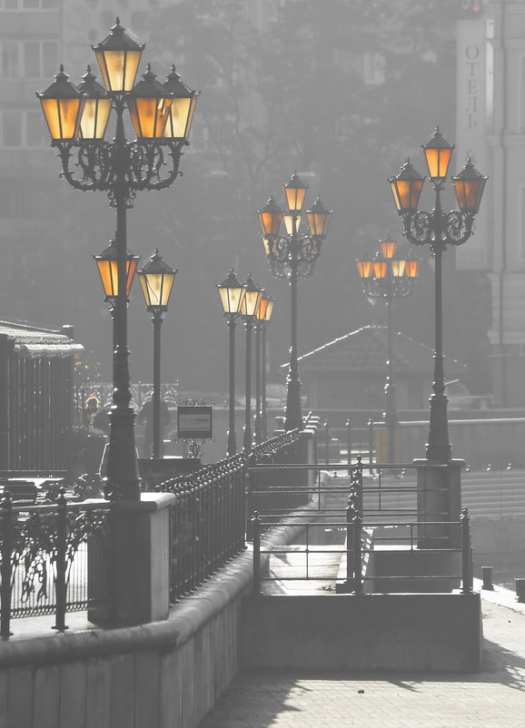 Город янтарных фонарей - Михаил 