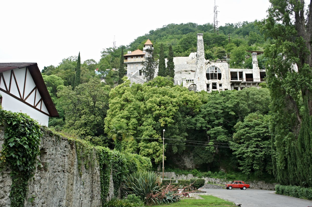 На территории крепости Абаата. Вверху расположен Замок принца Ольденбургского - Елена Павлова (Смолова)
