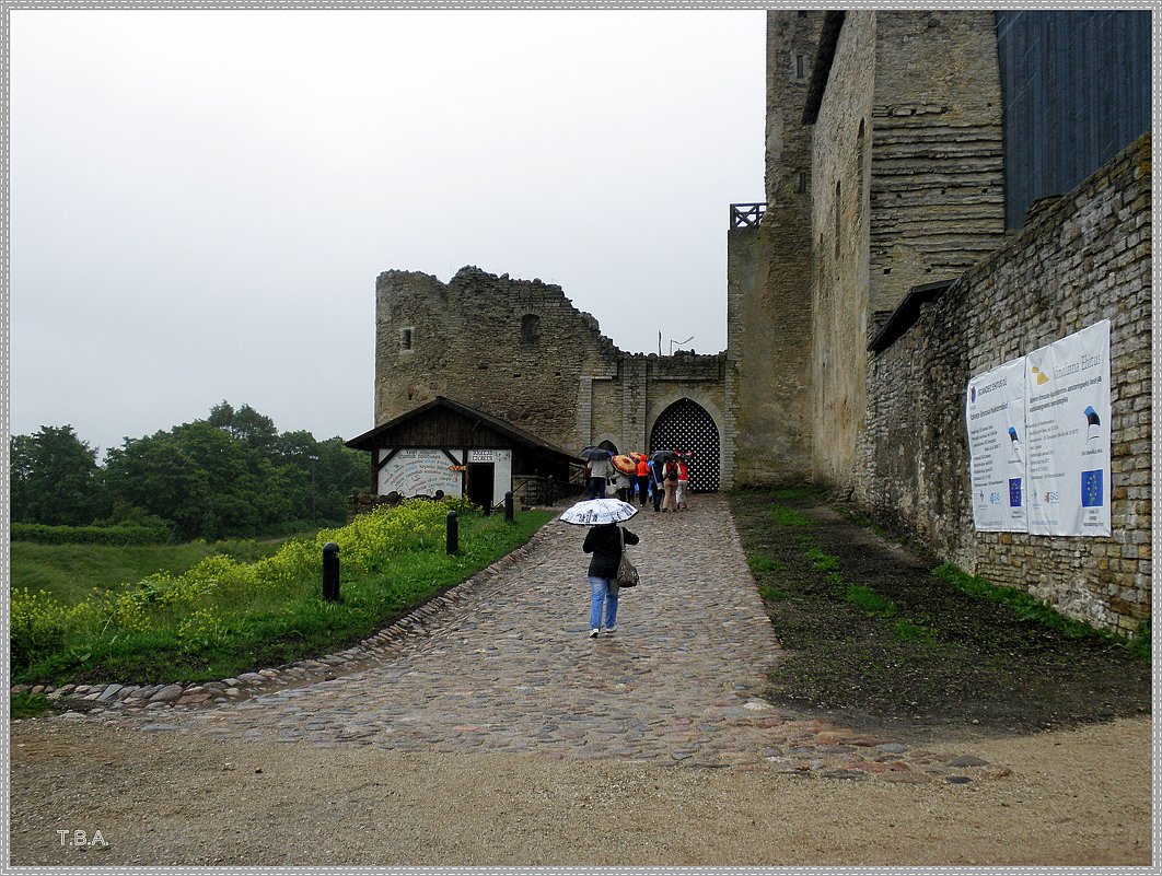 Ворота замка в Раквере - Вера 