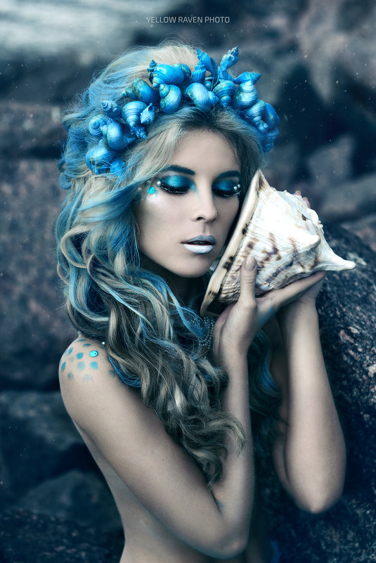 ICE MERMAID - Yellow Raven Photo