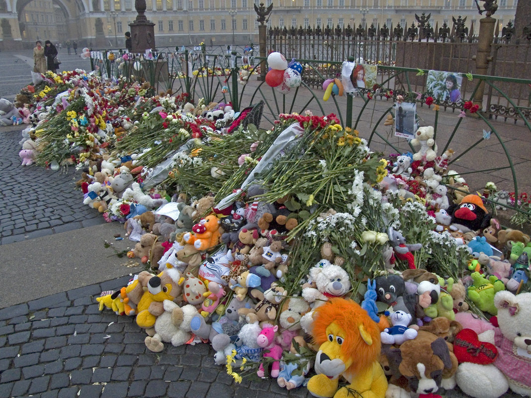 Помолчим... - Александр Петров