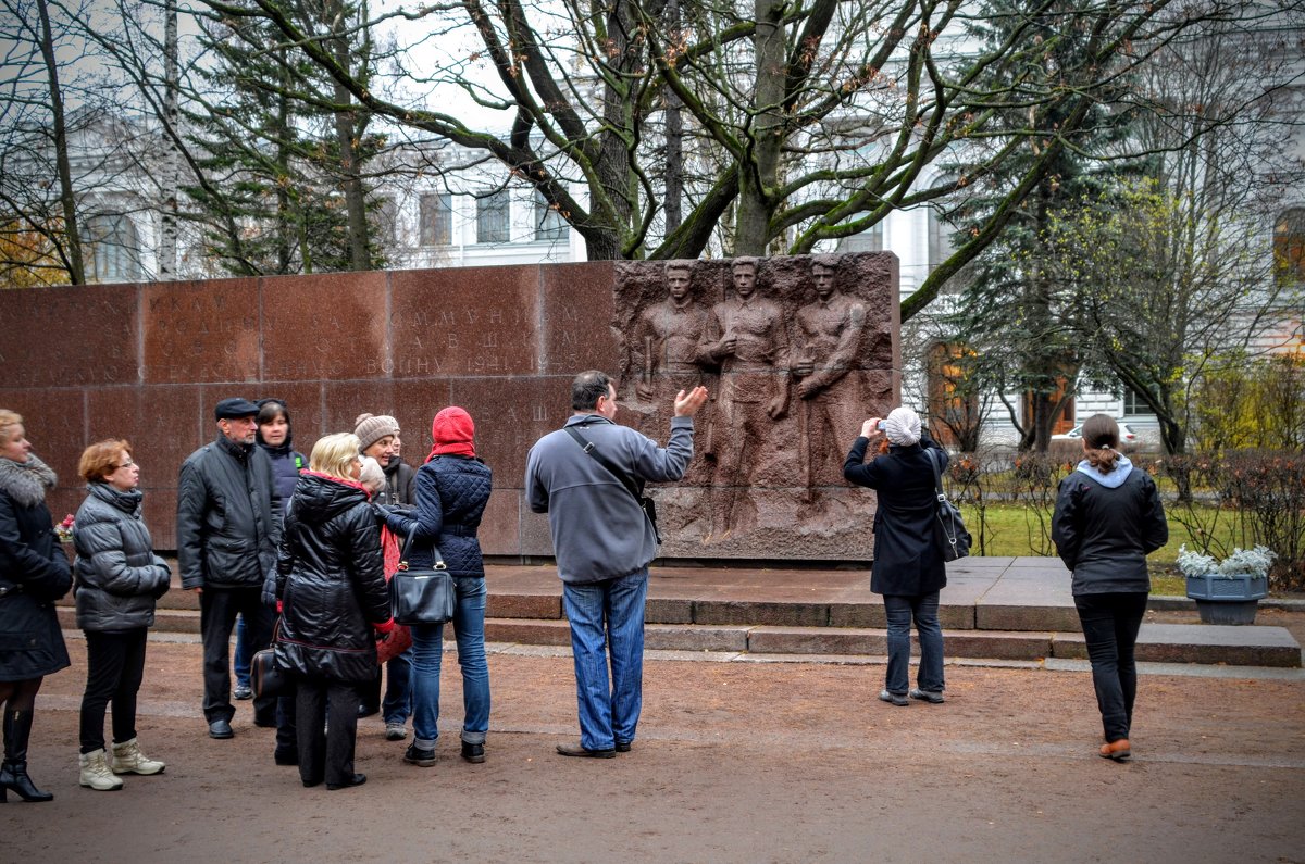 Памятник - Юрий Тихонов