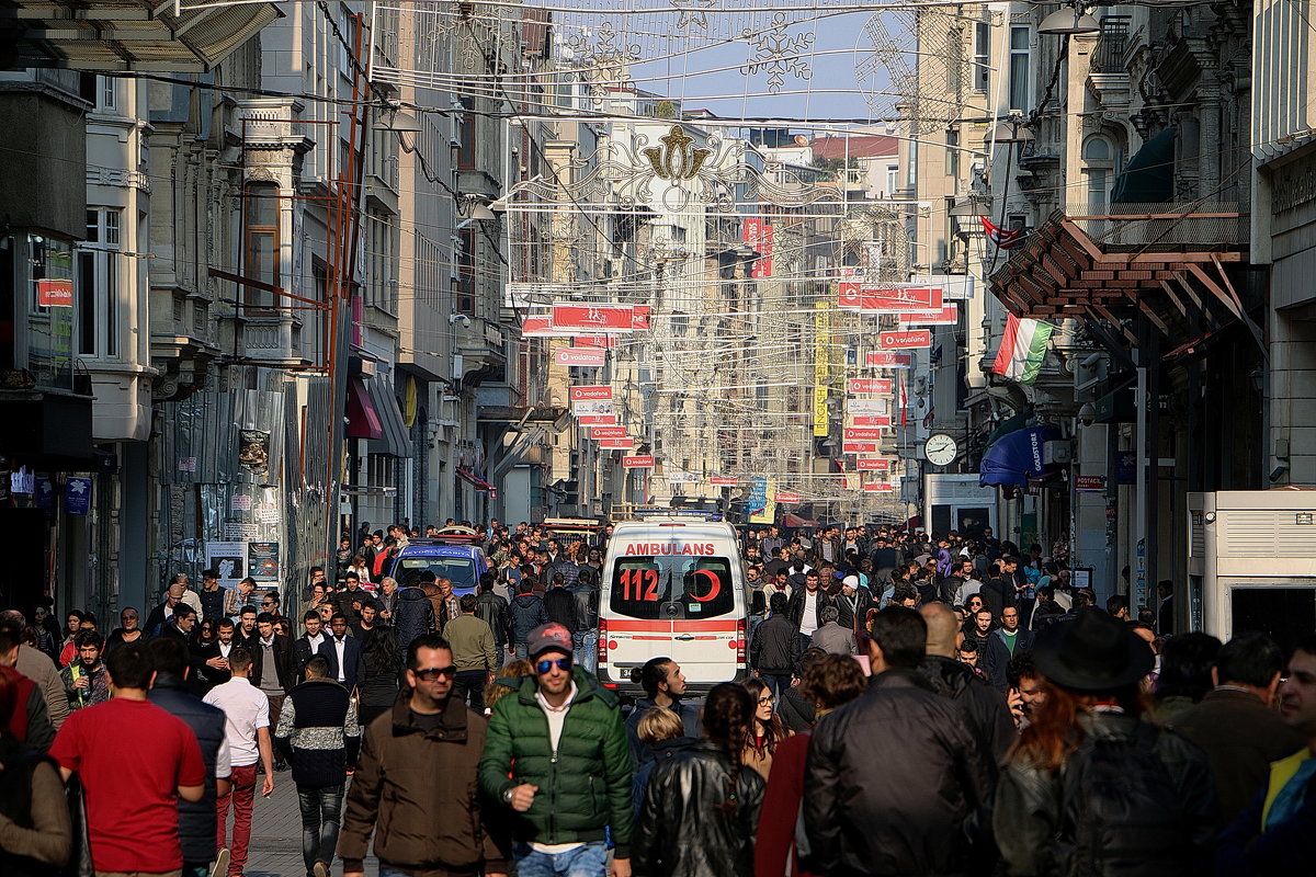 повседневной жизни на проспекте Истикляль/Стамбул - Çetin Kayaoğlu 