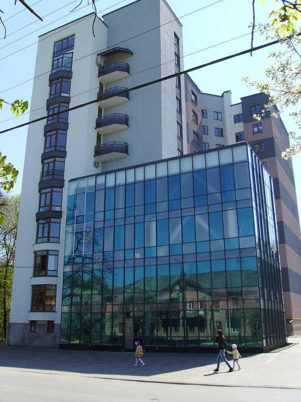 Жилищно - офисный  дом  в  Ивано - Франковске - Андрей  Васильевич Коляскин