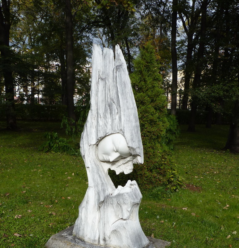 Уникальная скульптура из дерева ."Мать и дитя".....город Ярославль. - Galina Leskova