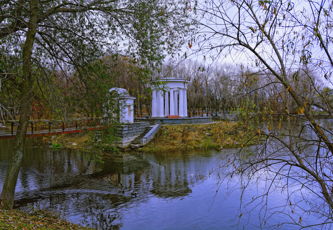 Ротонда в Харитоновском парке Екатеринбурга - Михаил Аверкиев