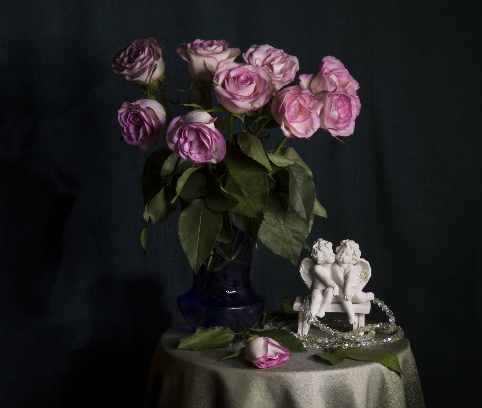 Цветы и статуэтка - Aнна Зарубина