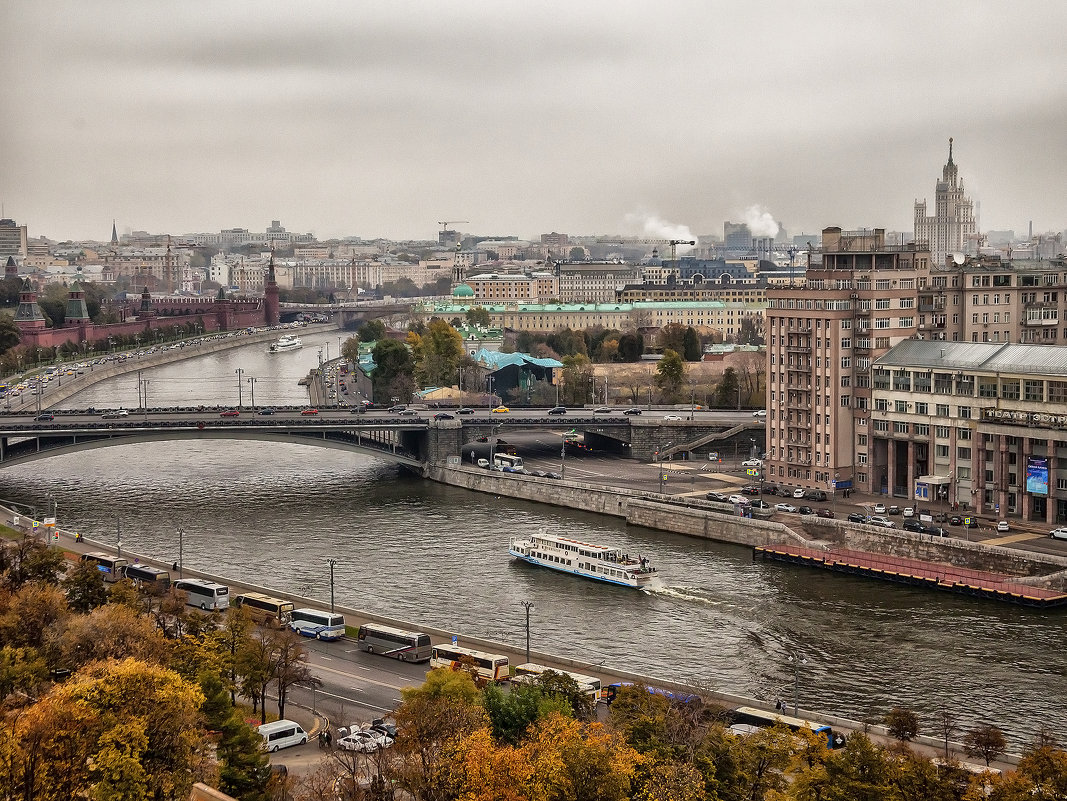 Над Москвой...осень.... - Марина Назарова