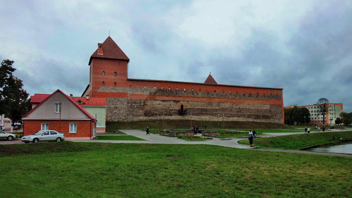 Замок в городе Лида.(Беларусь) - Лара ***