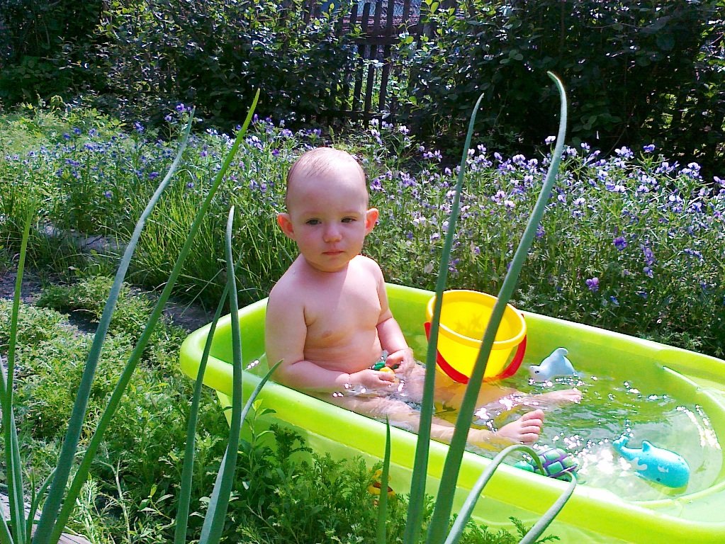 Внучка Соня, в мини - басейне - Анатолий Якименко