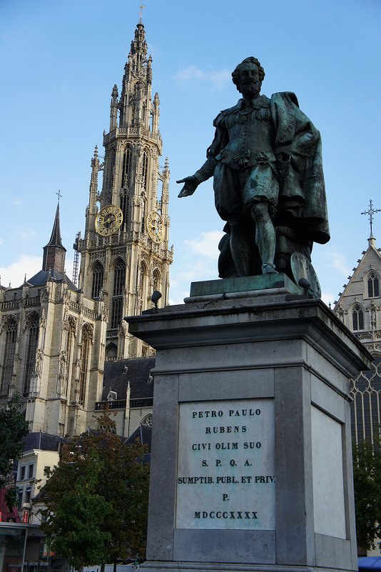Памятник Питеру Паулю Рубенсу на площади Groenplaats (недалеко от собора Богоматери) - Елена Павлова (Смолова)