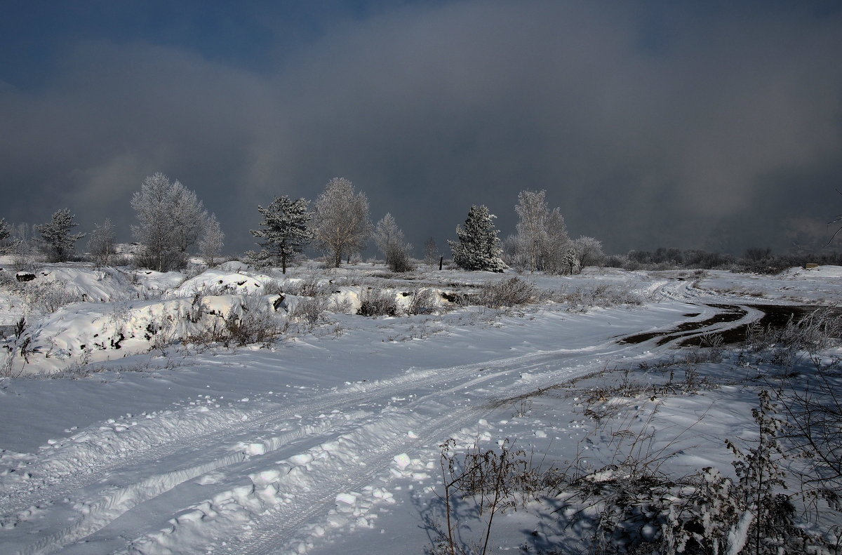 Первые морозы,первый снег лежит, вдалеке за лесом Ангара парит... - Александр Попов