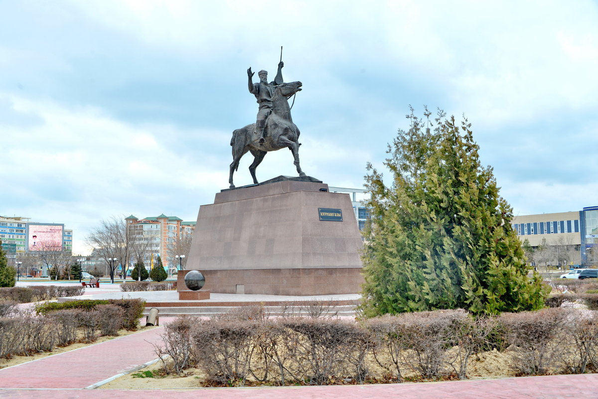 Памятник Курмангазы - Анатолий Чикчирный