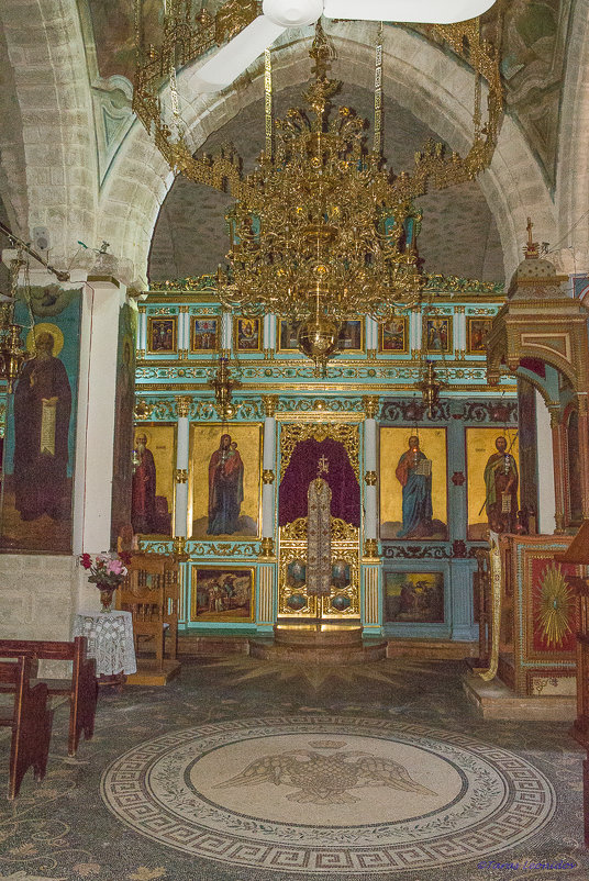 В монастырской церкви - Тарас Леонидов