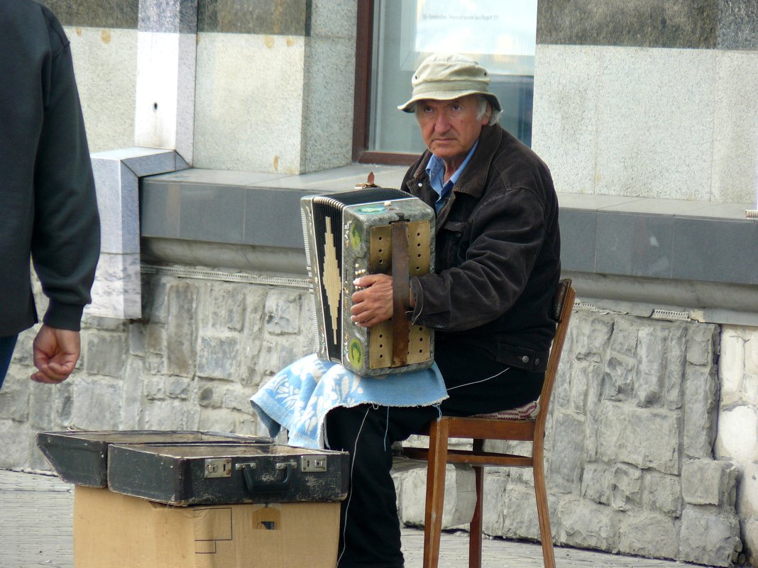 уличный музыкант - Леонид Натапов