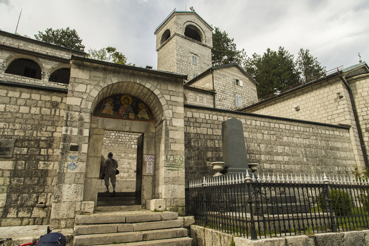 Главный вход в монастырь - Gennadiy Karasev