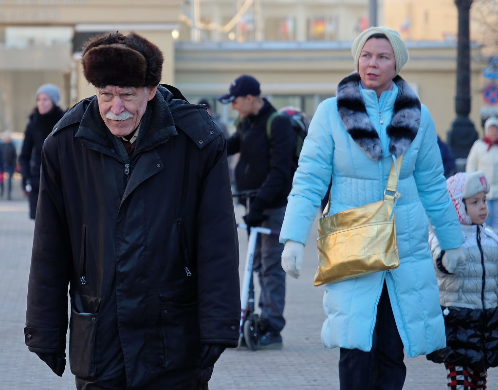 Городские зарисовки. Современники и современницы. - Геннадий Александрович