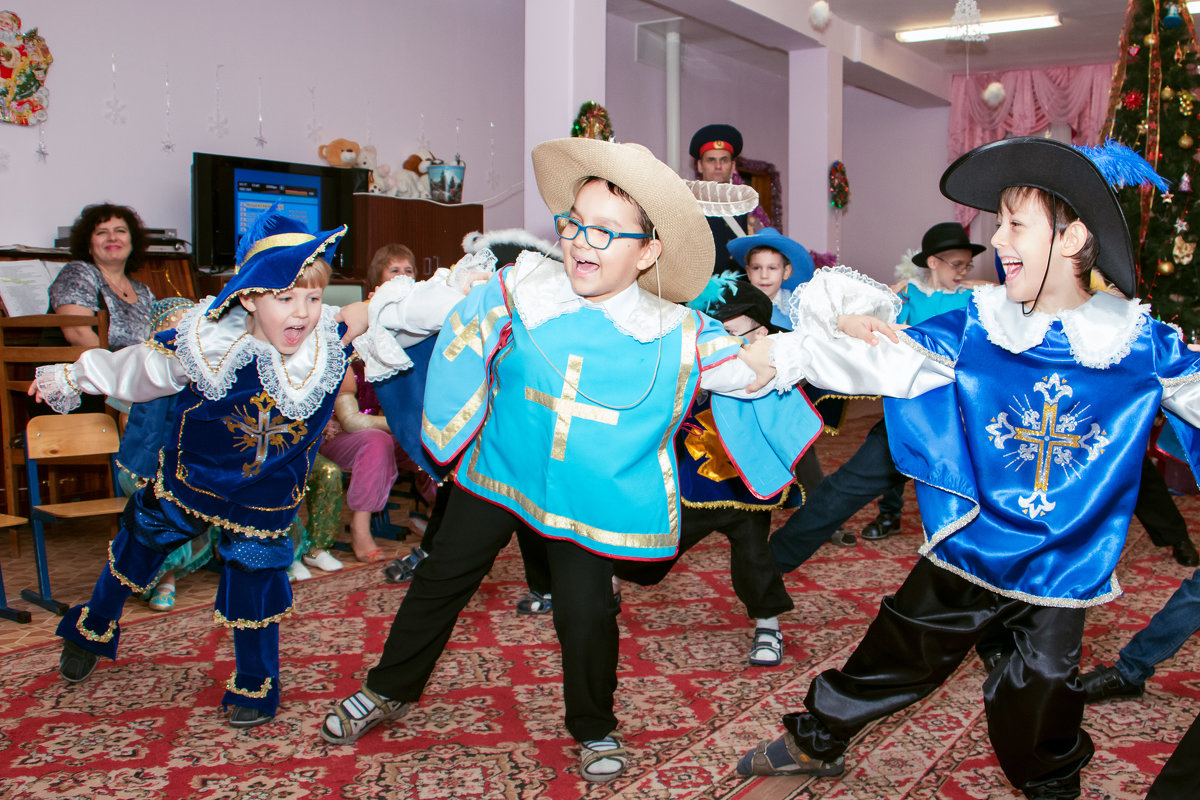 Добрые моменты Нового года:)   Танец мушкетеров "Мы - команда!" - Дарья Казбанова