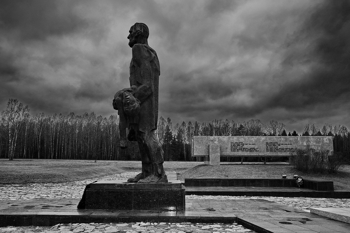 Хатынь,памятник И.Каминскому - Sergey (Apg)