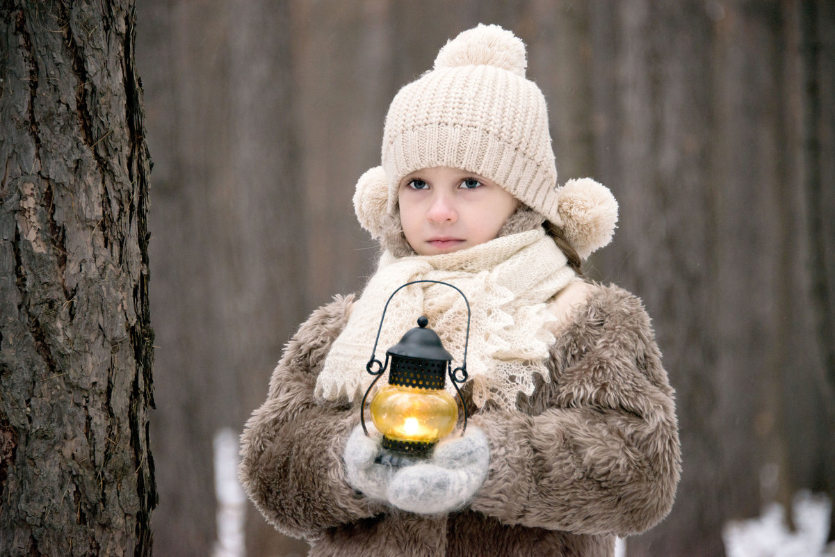 Дети в зимнем лесу - Виктор Куприянов 