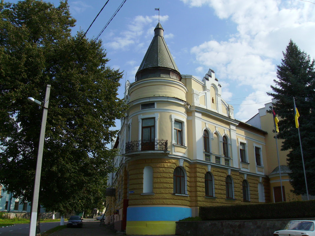 Административное  здание  в  Калуше - Андрей  Васильевич Коляскин