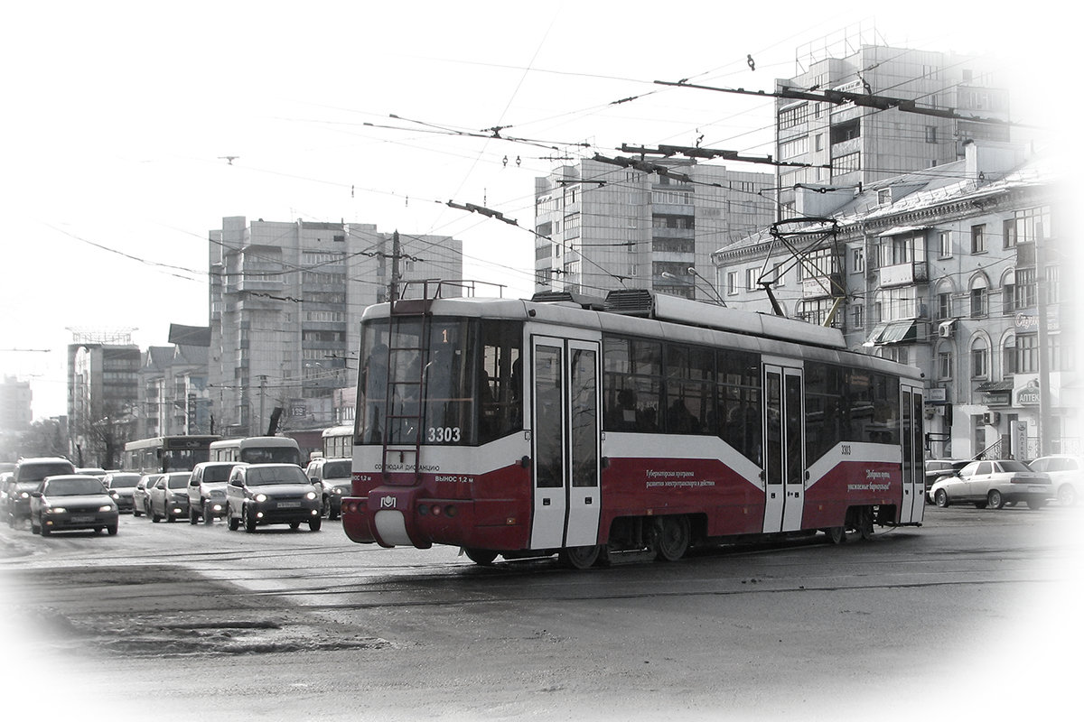 Трамвай на городской улице - Игорь Ломакин