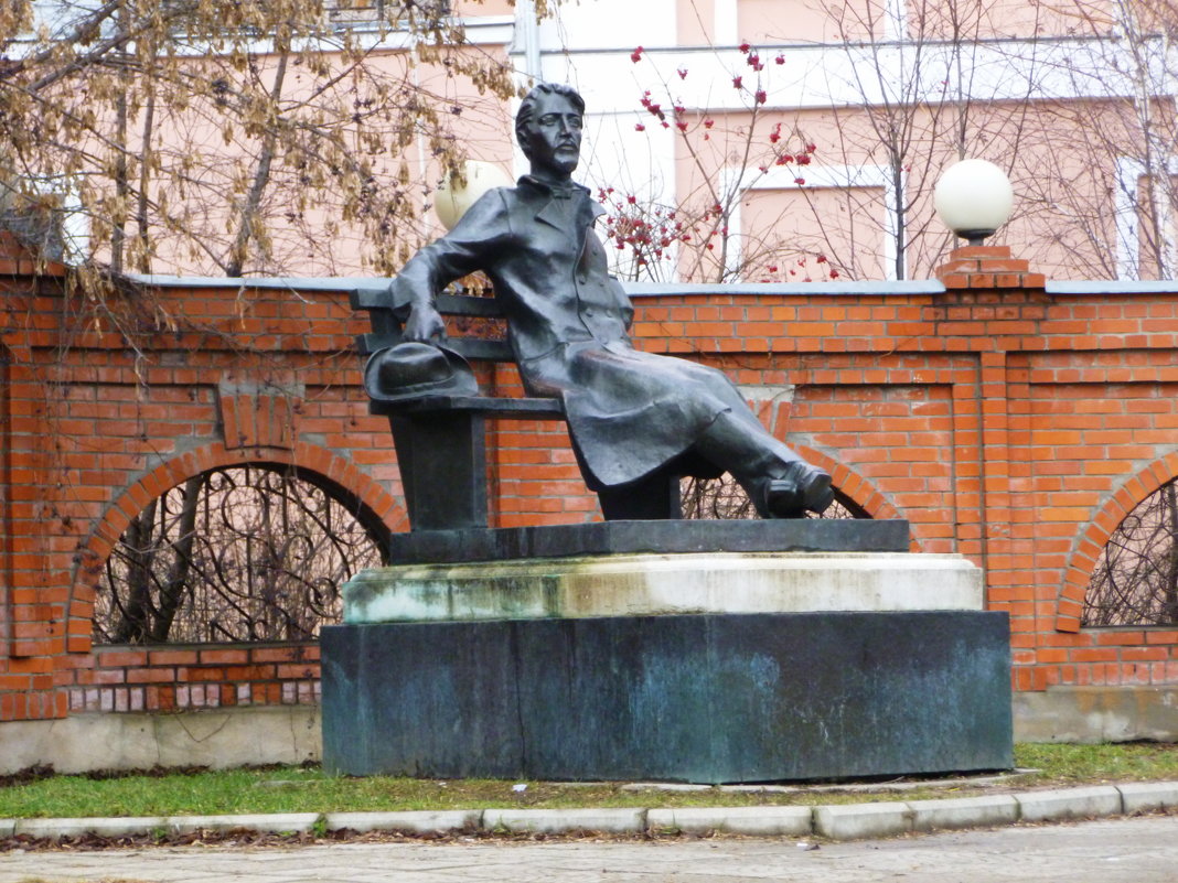 Памятник А.П.Чехову в г. Серпухов - Galina Leskova