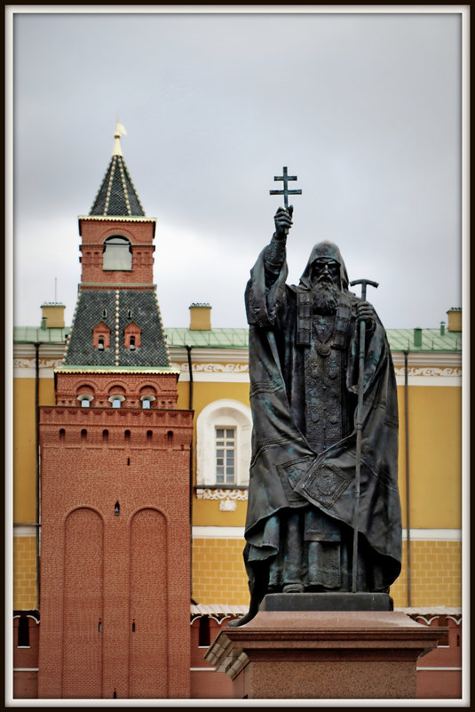 Памятник Священномученику Ермогену Патриарху Московскому и Всея Руси - Михаил Малец