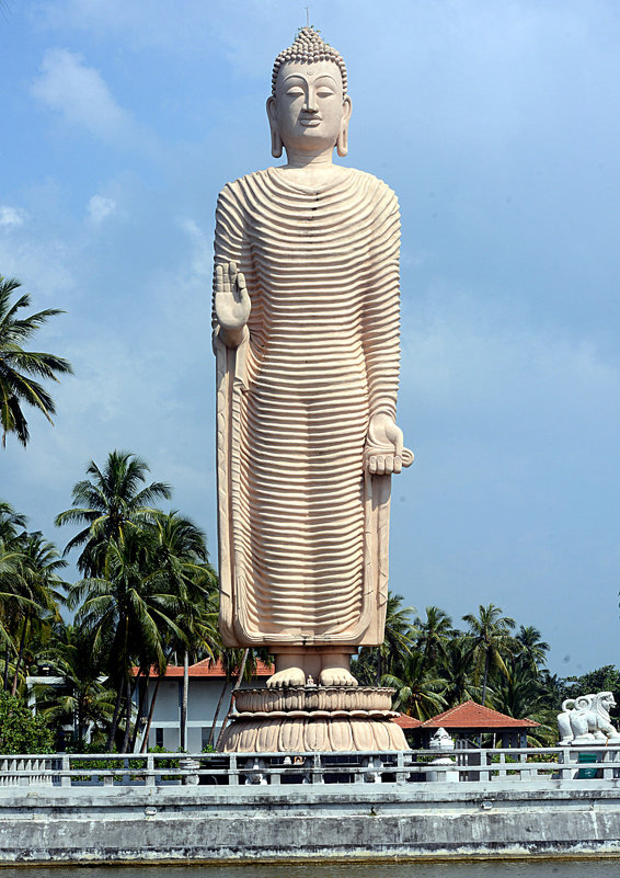 Памятник жертвам цунами 2004г. Шри-Ланка - Асылбек Айманов