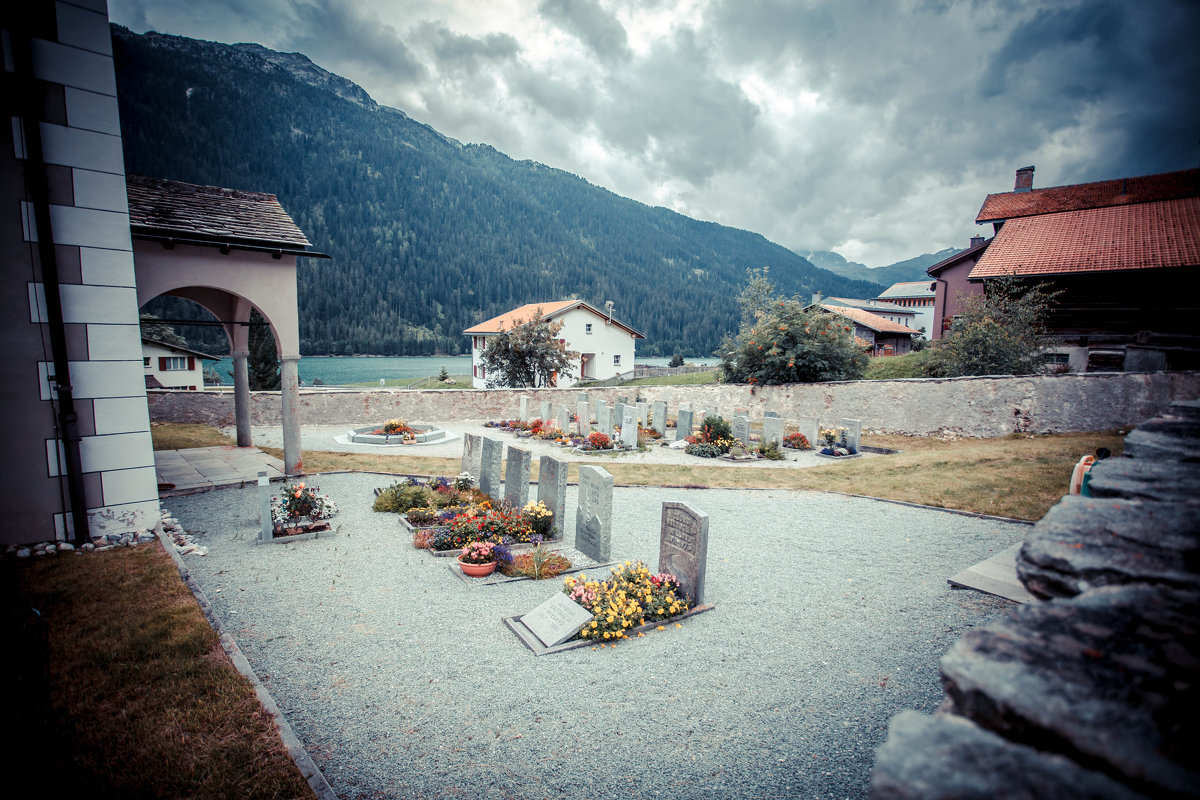 Деревенское кладбище, Швейцарские Альпы - Арсен Гуварьян