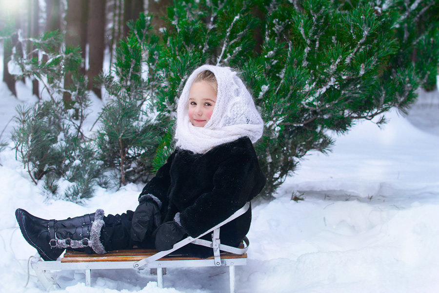 Девочка в снежном лесу - Ванда Азарова