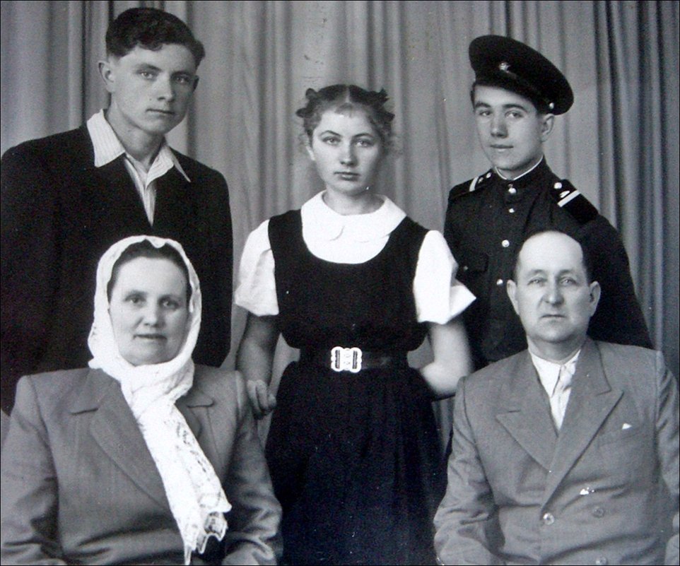 Родители и дети.  1960 год - Нина Корешкова