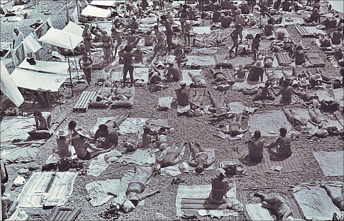 Ялтинский пляж. Когда там зонтов и в помине не было... 1972 год - Нина Корешкова