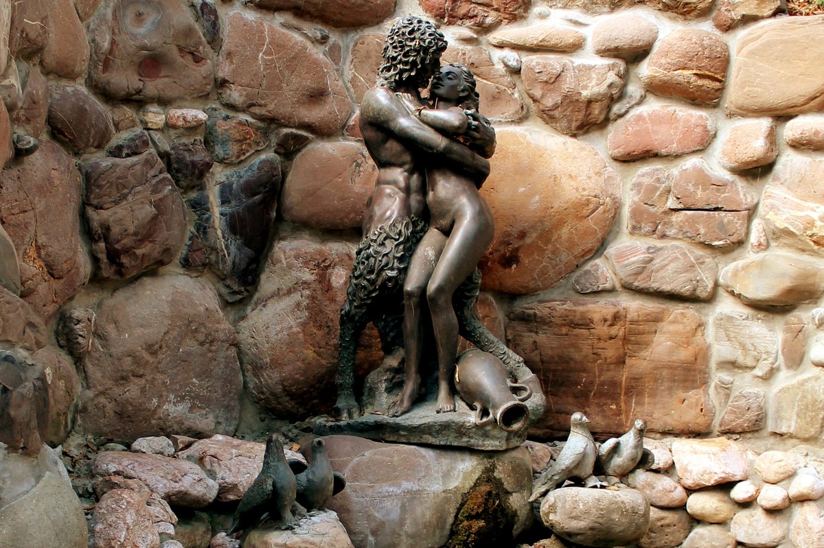 скульптура  принцессы и фавна - elena manas