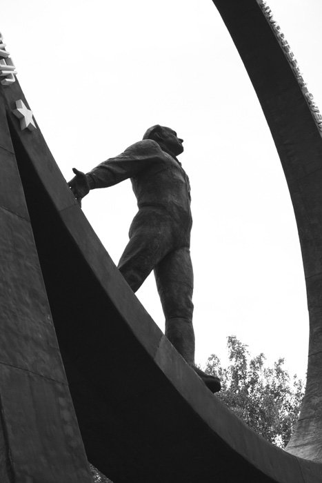 Памятник - Дмитрий Лебедихин