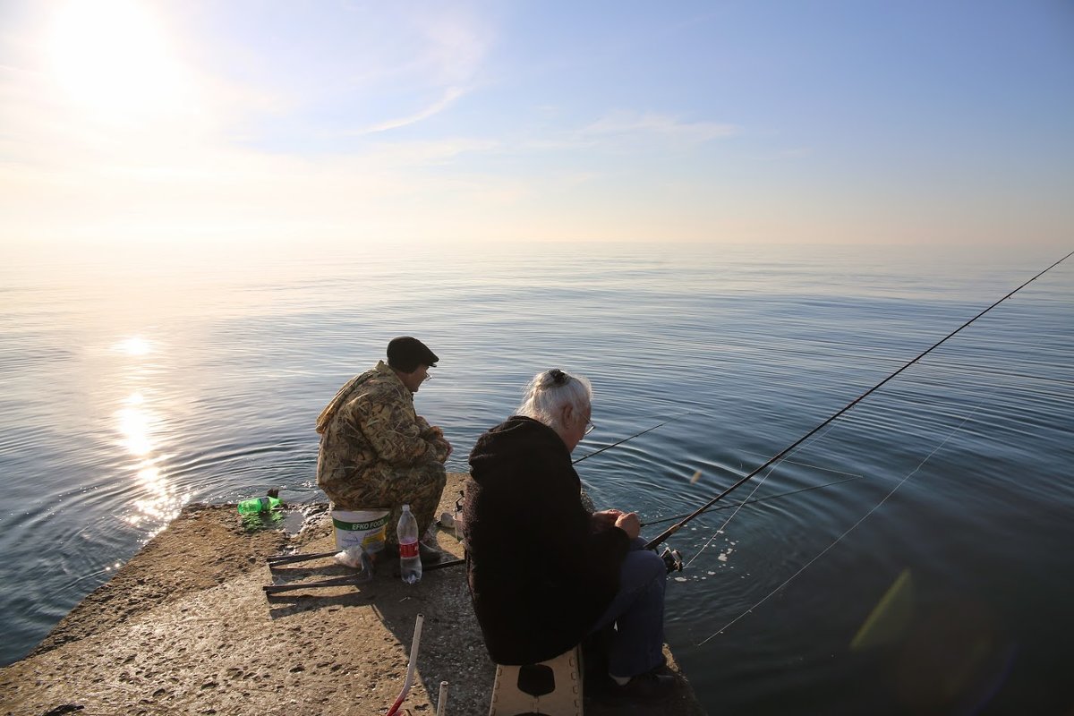 Рыбаки на море - valeriy khlopunov