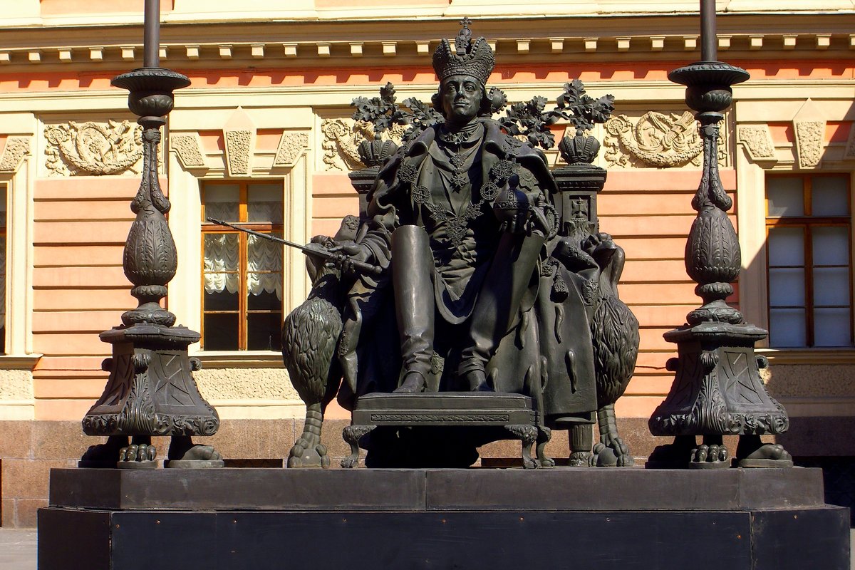 Памятник хозяину замка - Сергей 