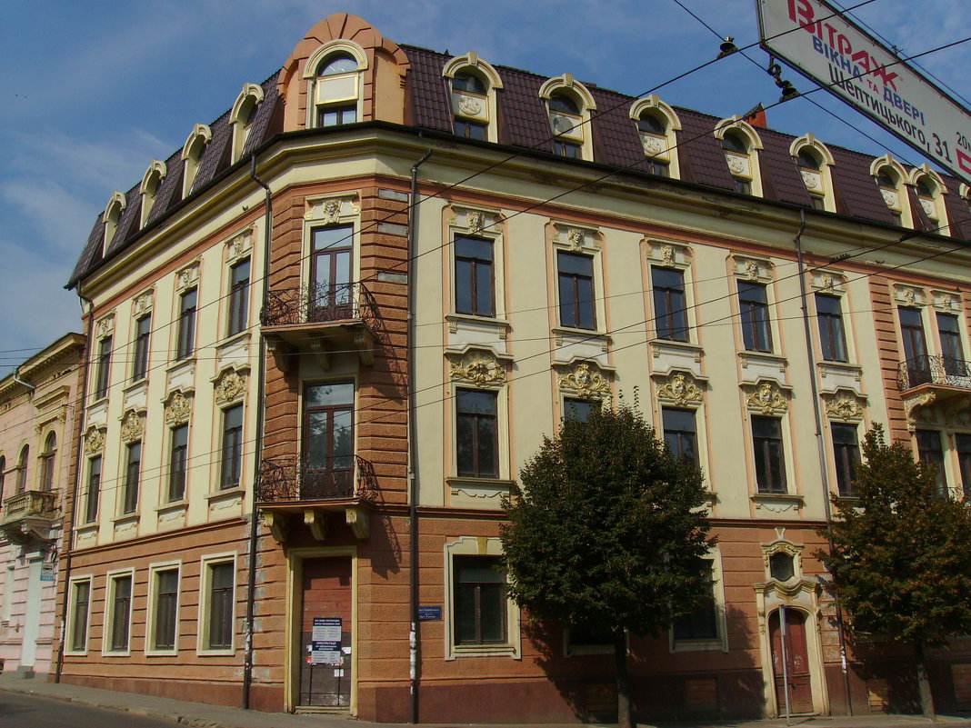 Административное  здание  в  Черновцах - Андрей  Васильевич Коляскин