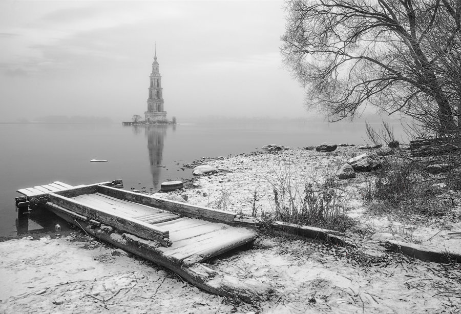 Одинокий памятник святости - Валерий Шейкин 
