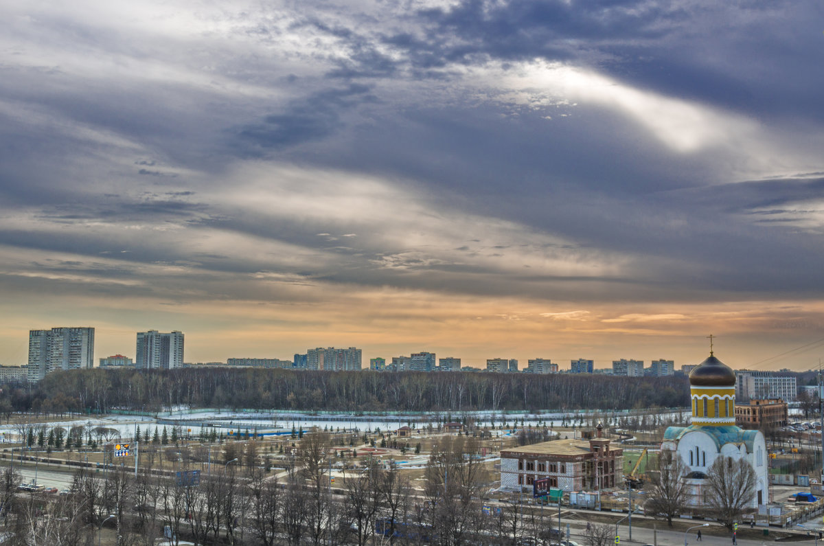 ТУЧИ НАД ГОРОДОМ ВСТАЛИ. - Юрий 