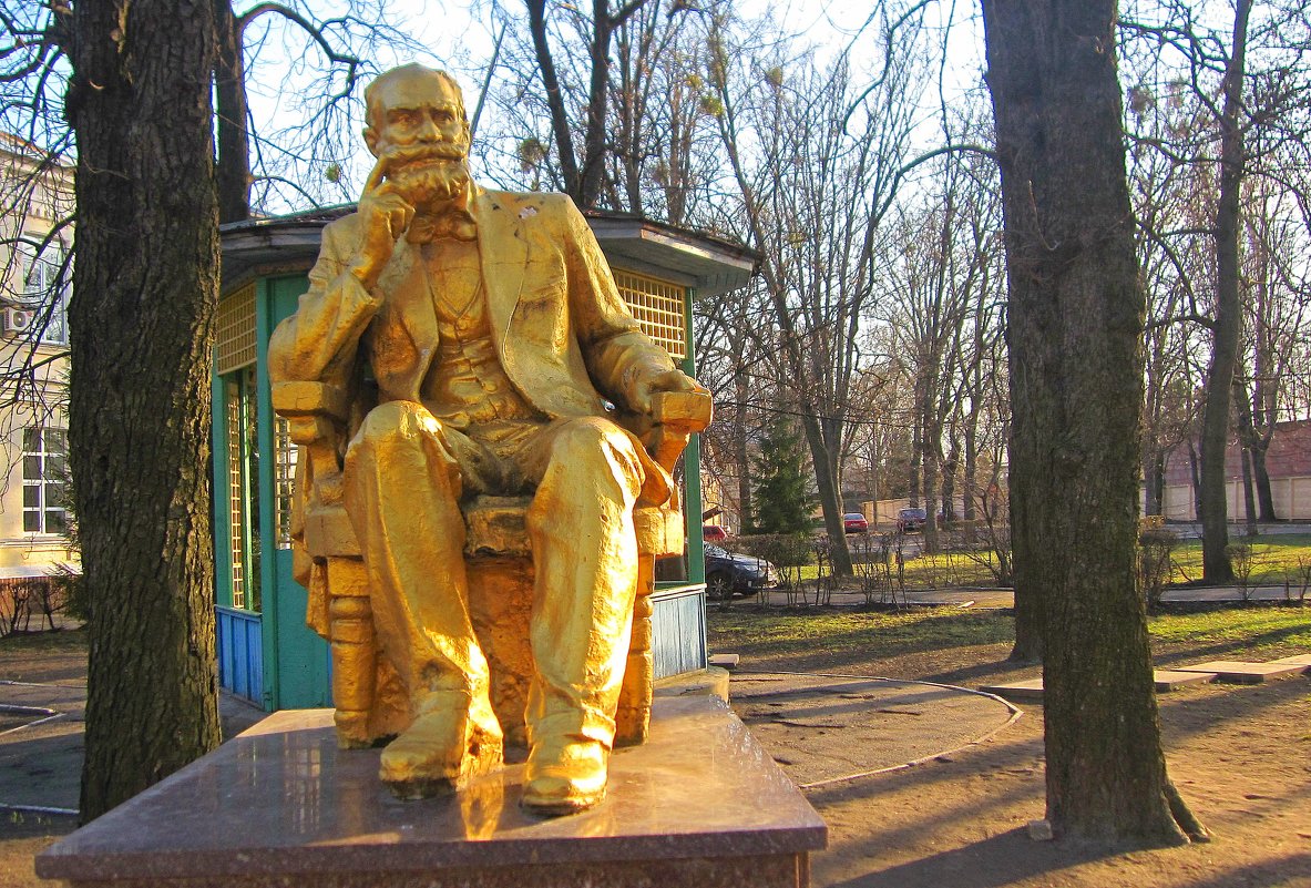 Памятник Павлову в Киеве - Ростислав 