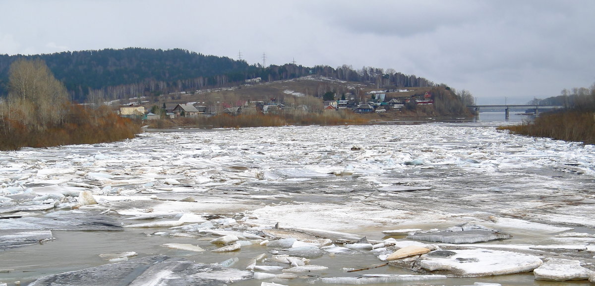 Таежная речка сплавила лед в Томь - Нина северянка