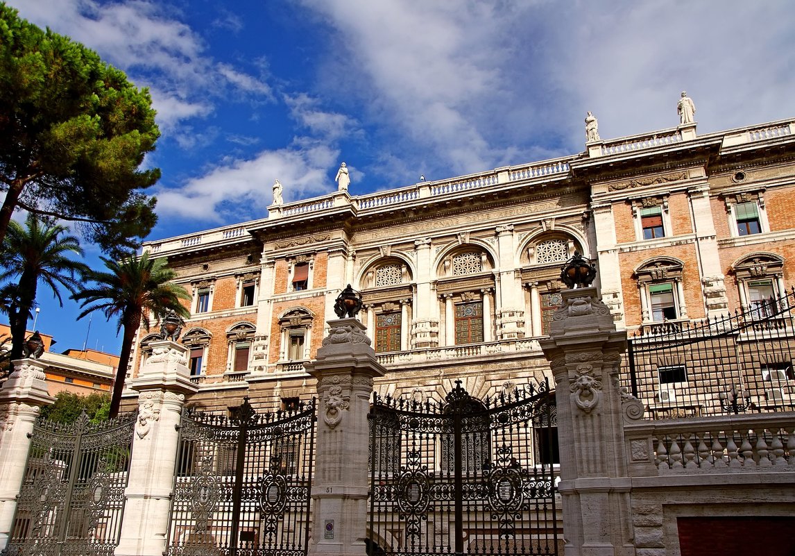 Одно из зданий американского посольства в Риме - Денис Кораблёв